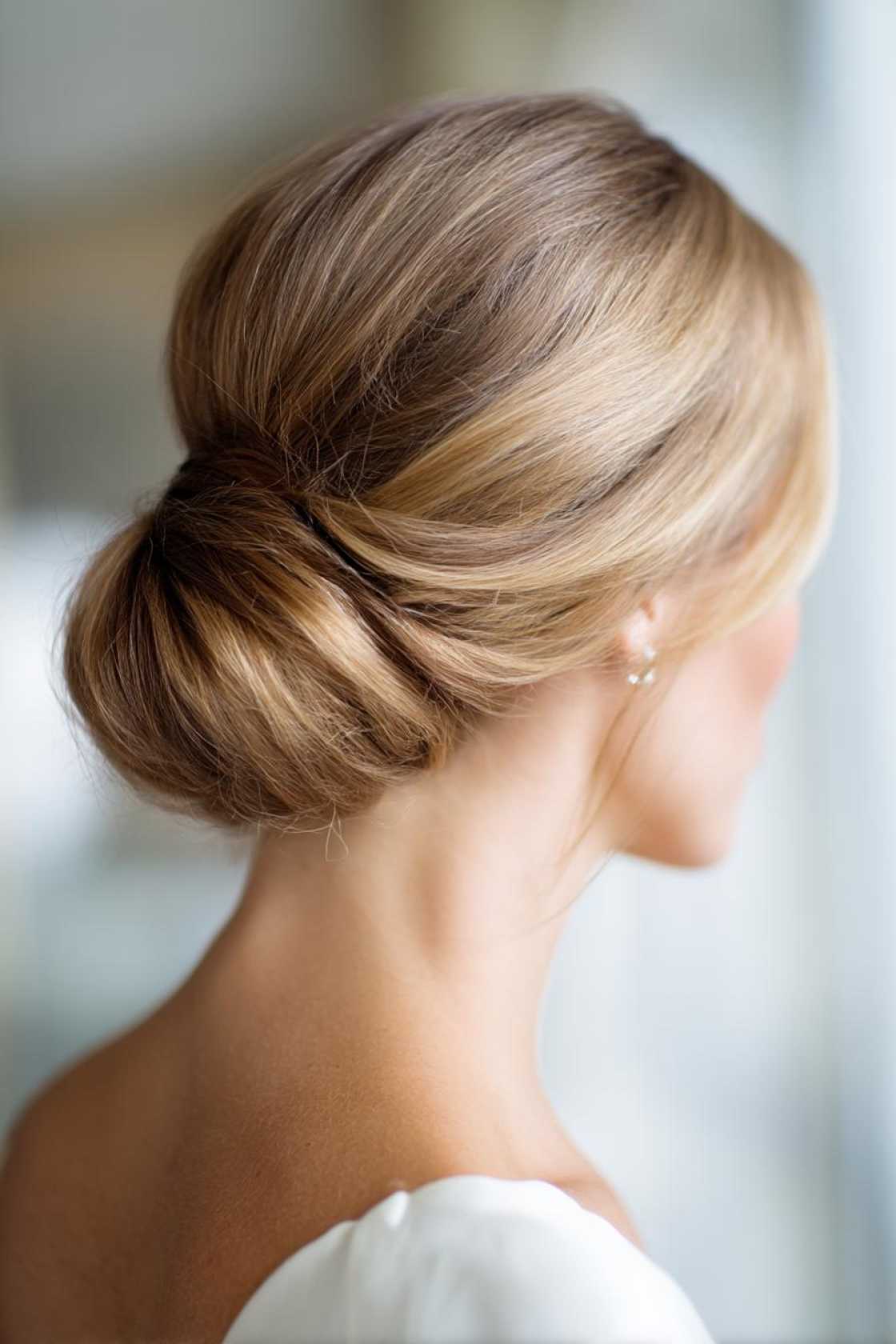 Elegant Mother of the Groom Hairstyles: 16+ Stunning Looks
