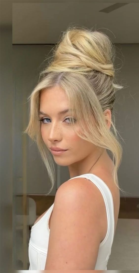 20+ Frontal Updo Hairstyles Influencers Go Crazy About
