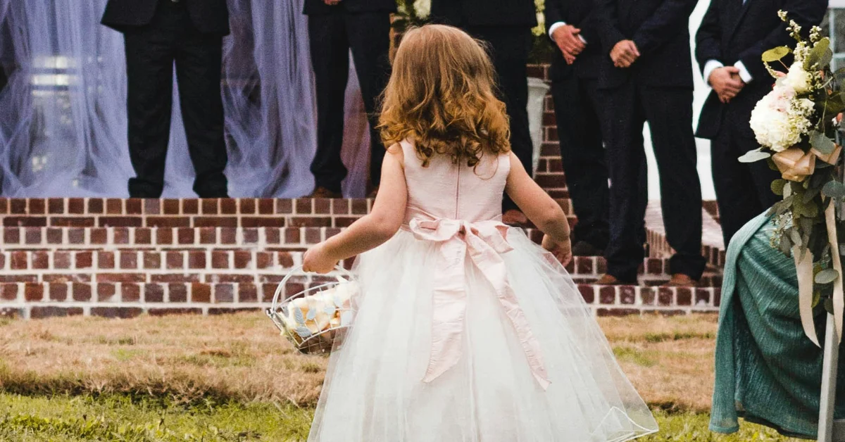 20+ Flower Girl Hairstyles – TOO CUTE You Have to See Them