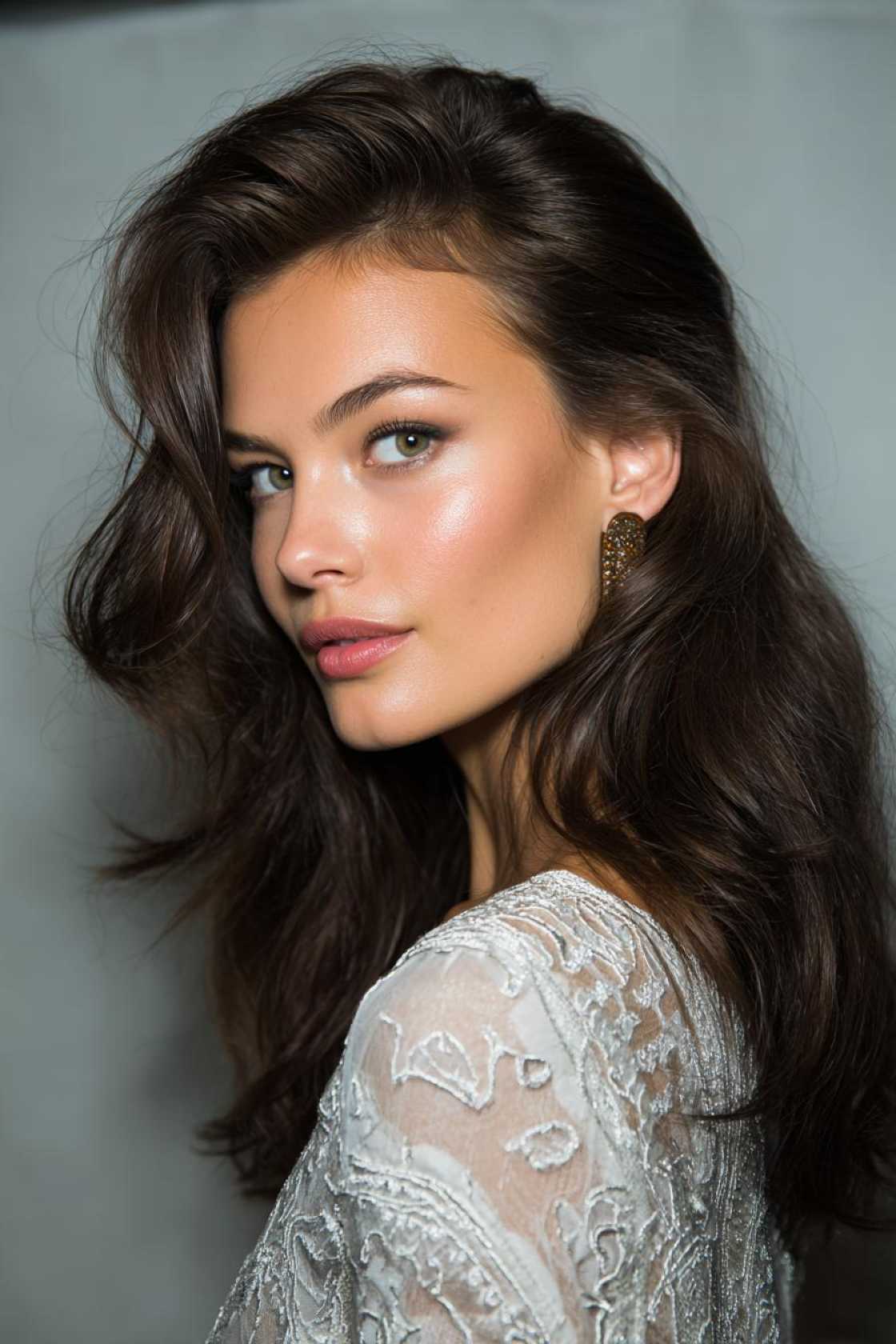 Beyond the Bleachers: 14+ Glamorous & Photo-Ready Homecoming Hairstyle Ideas.
