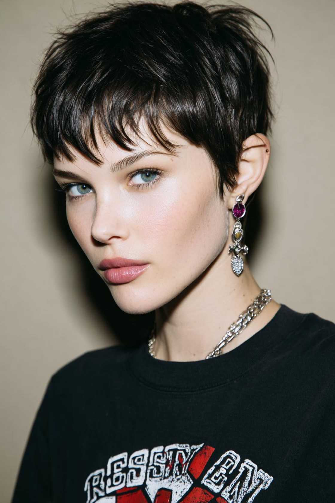 Retro & Bold: 12+ Iconic 90s Pixie Haircuts Making a Major Comeback Today