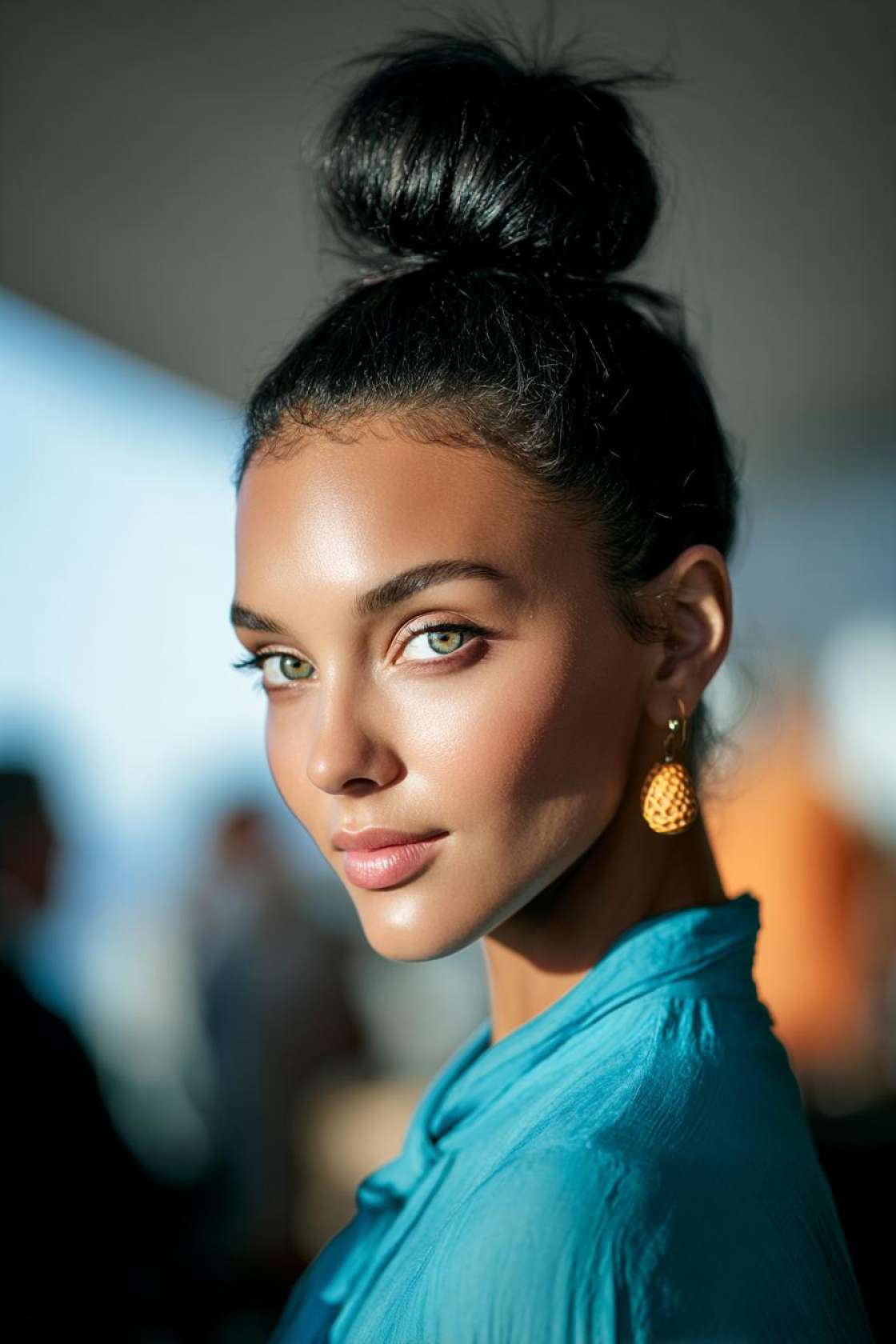 The Mid-Length Summer Salvation: 15+ Chic Updos to Free Your Neck from the Heat.