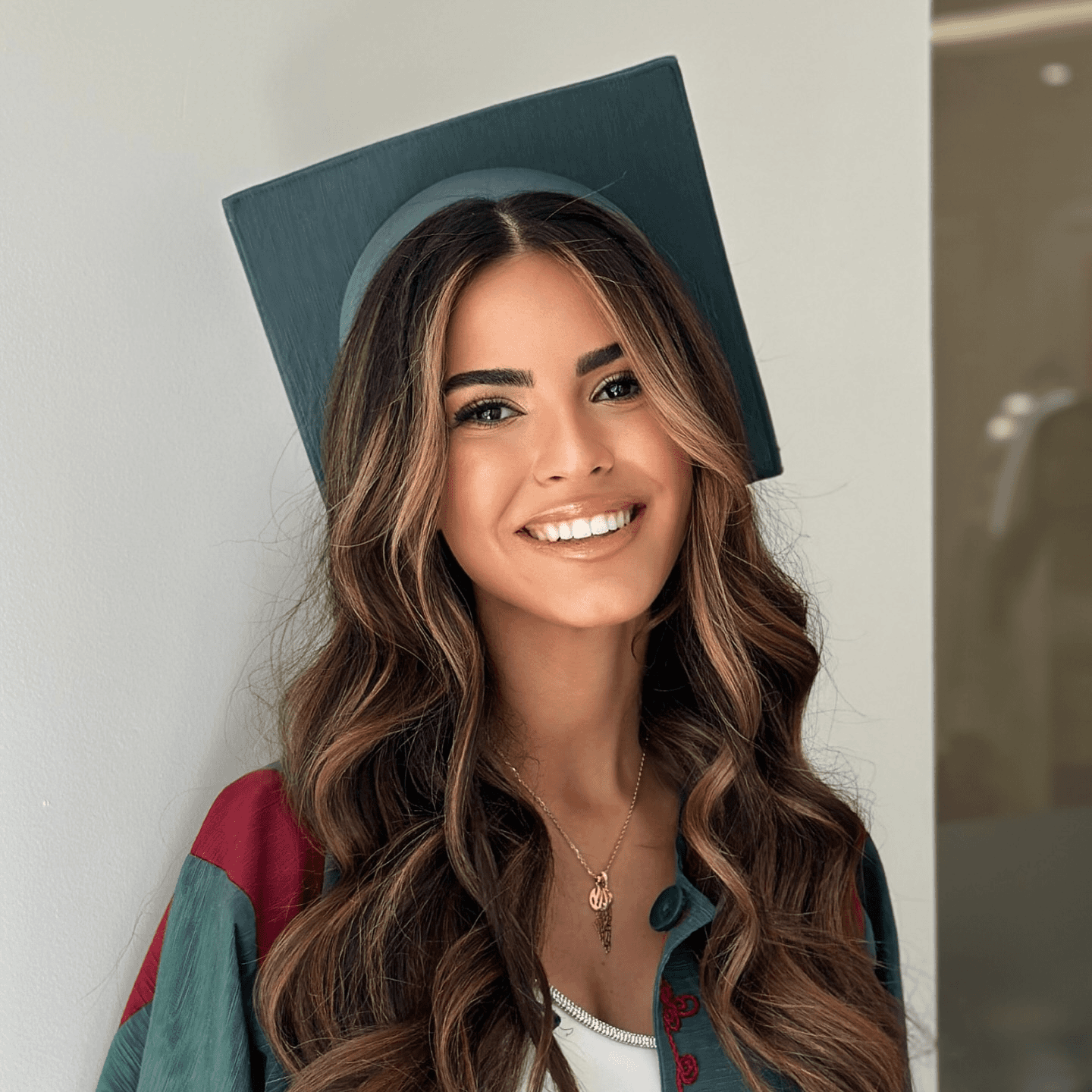 16 Graduation Hairstyles For 2025 That Steal The Spotlight