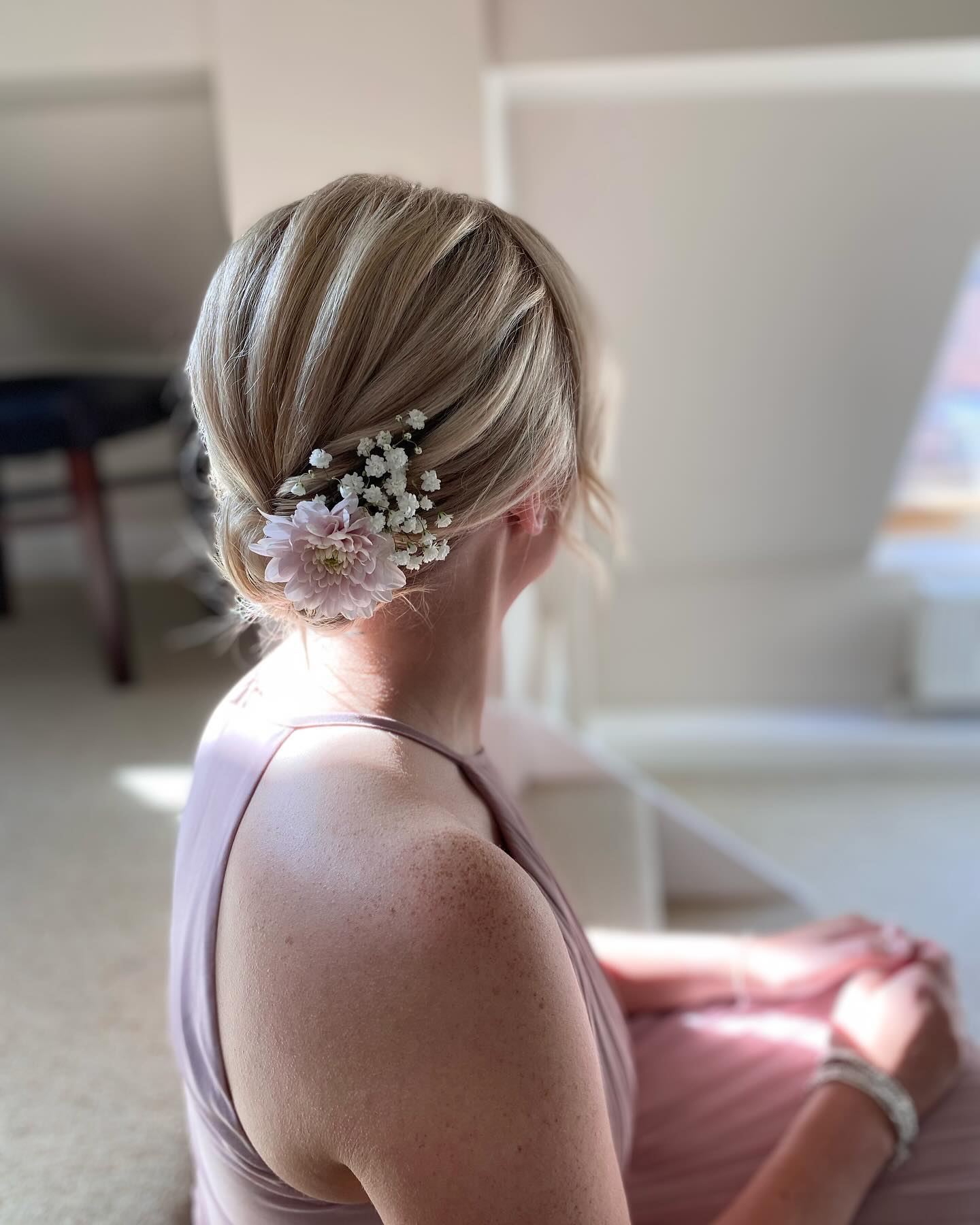 27 Bridesmaid Hairstyles That Are Chic, Elegant, and Wedding-Ready