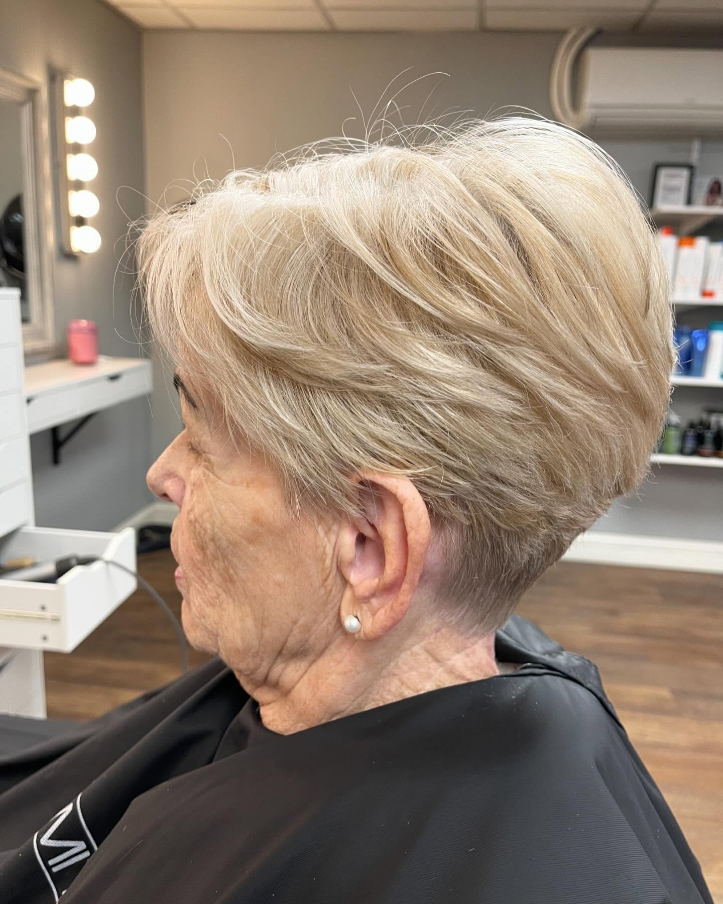 24 Short Stacked Bob Haircuts That Create a Fuller Shape