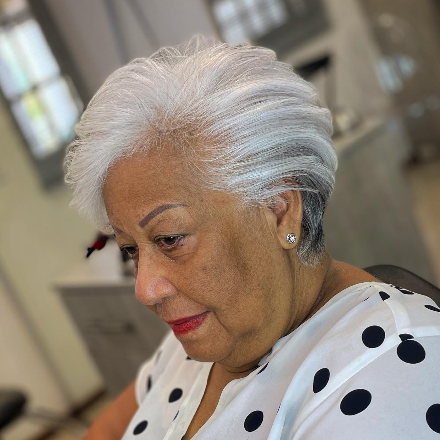 26 Timeless Short Hairstyles for Older Women to Refresh Your Style